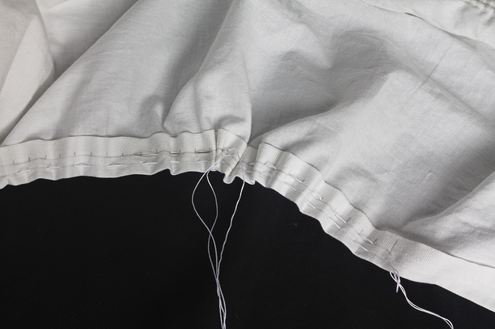 ../../../_images/0113-running_gathering_stitches.jpg