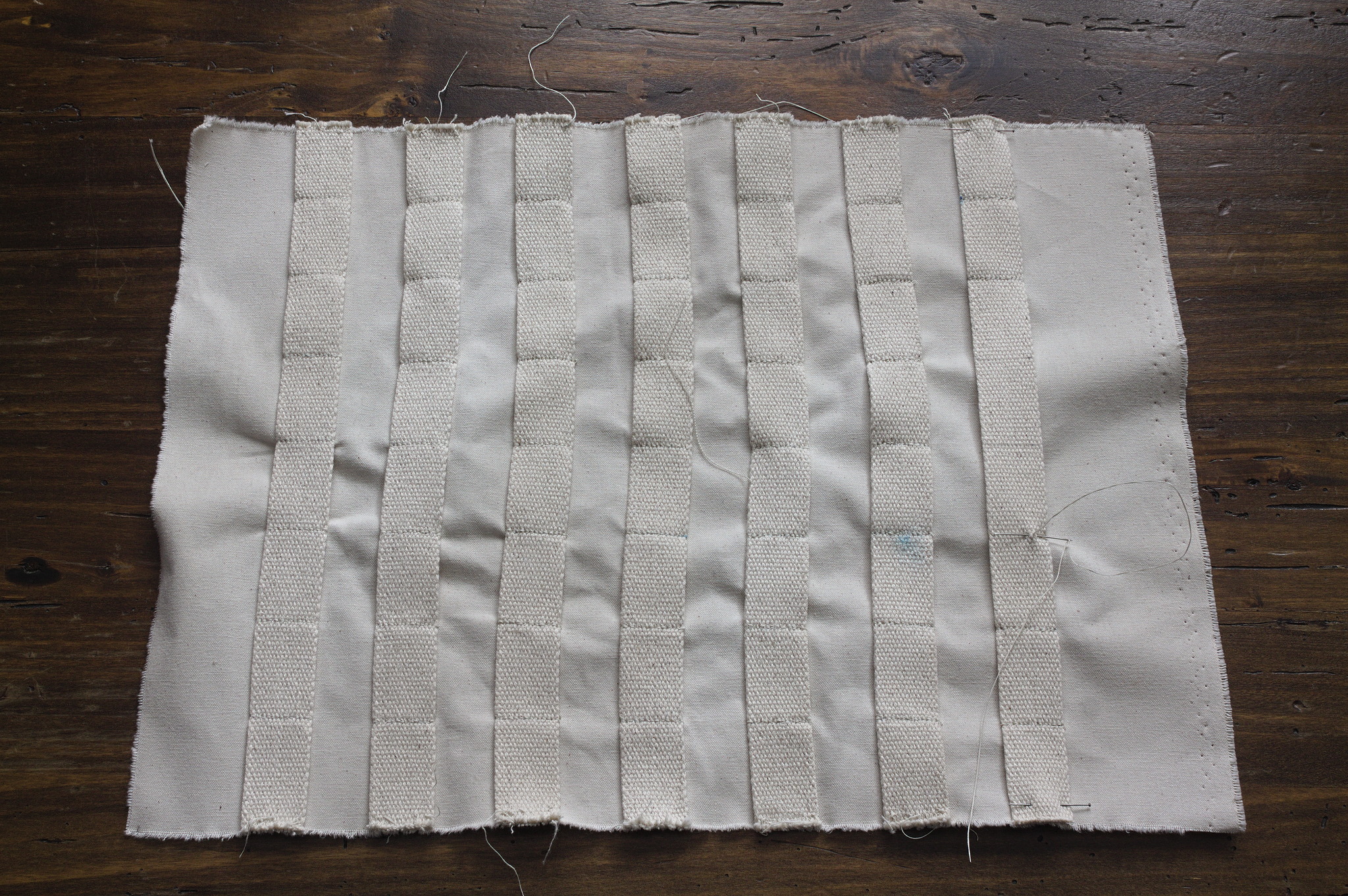 ../../../_images/0200-molle_back.jpg