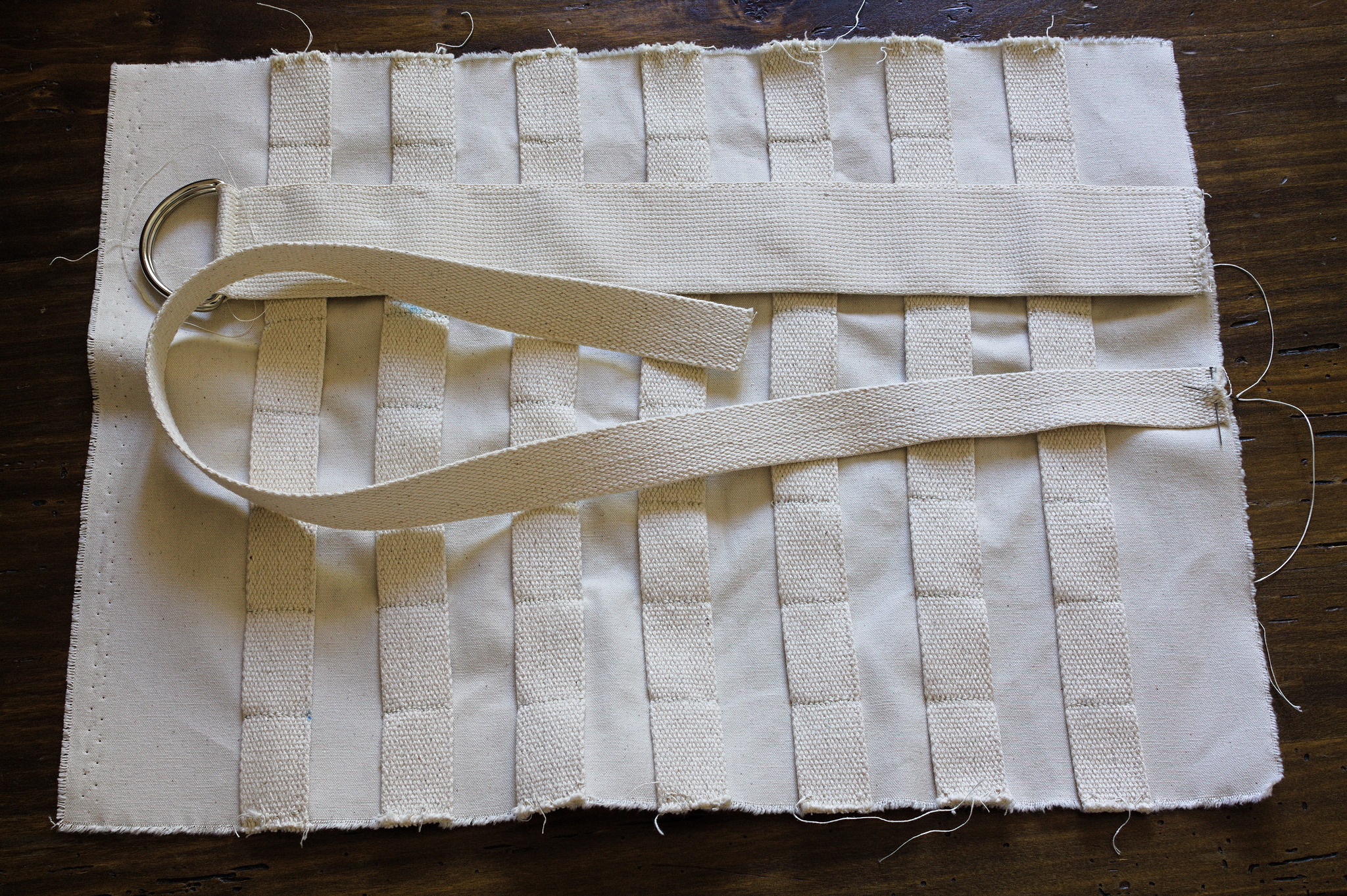 ../../../_images/0204-sewing_closure_strap.jpg
