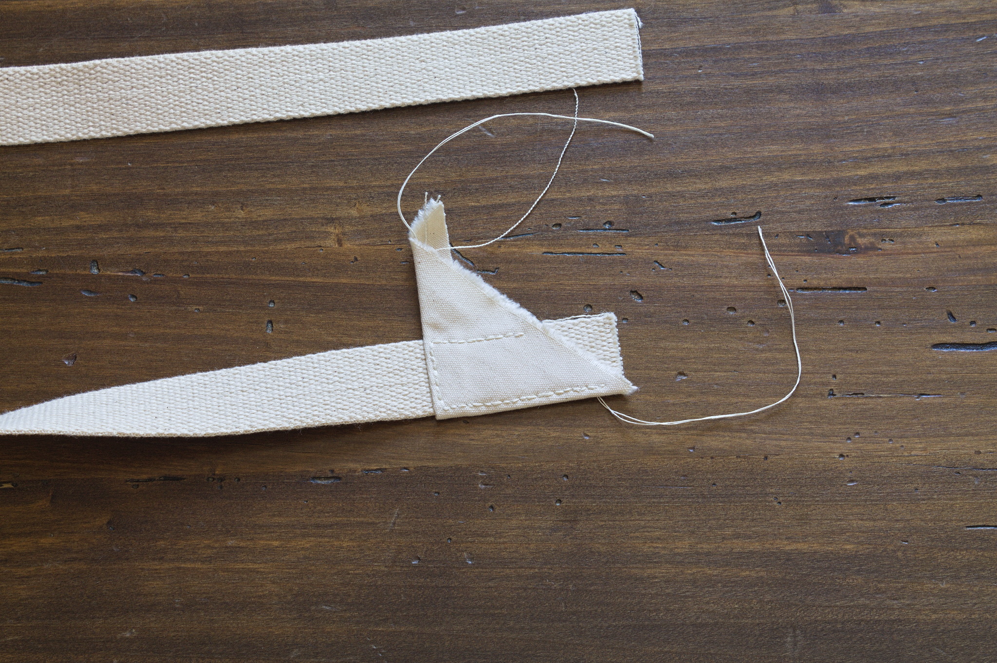../../../_images/0207-strap_support_topstitching.jpg