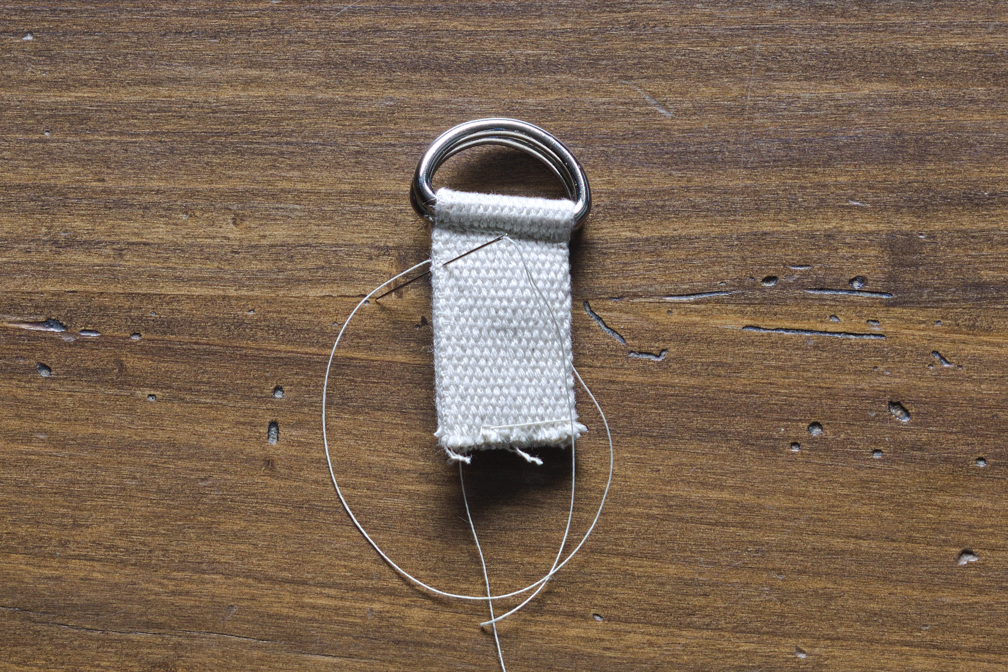 ../../../_images/0302-whipstitching_front_closure.jpg