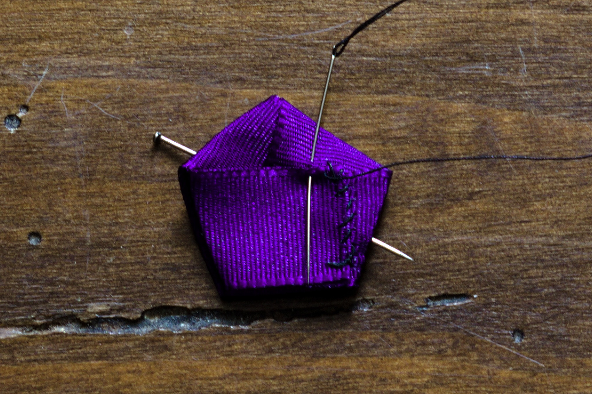 ../../../_images/0303-whipstitching_knot.jpg