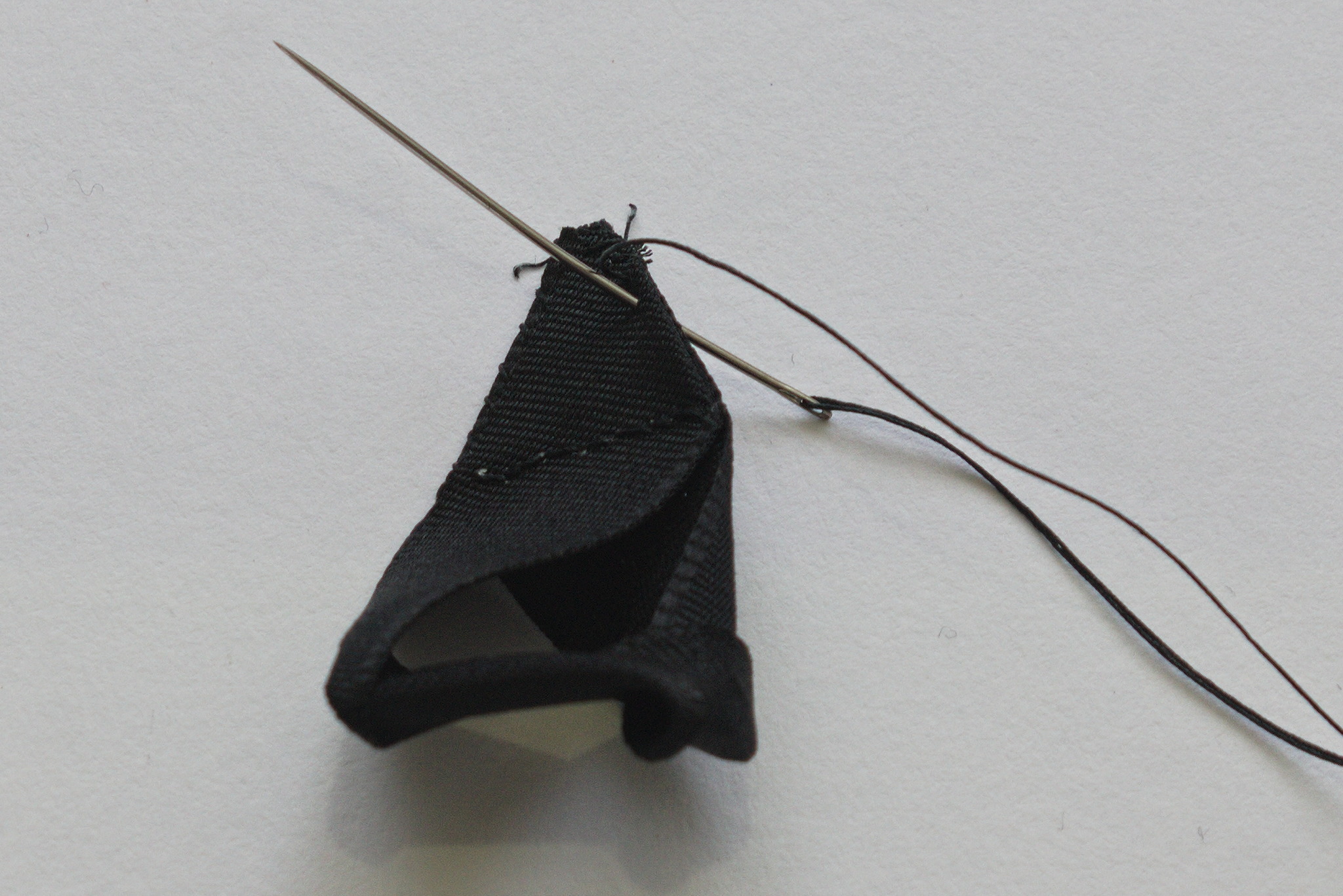 ../../../_images/0407-whipstitch_triangle.jpg
