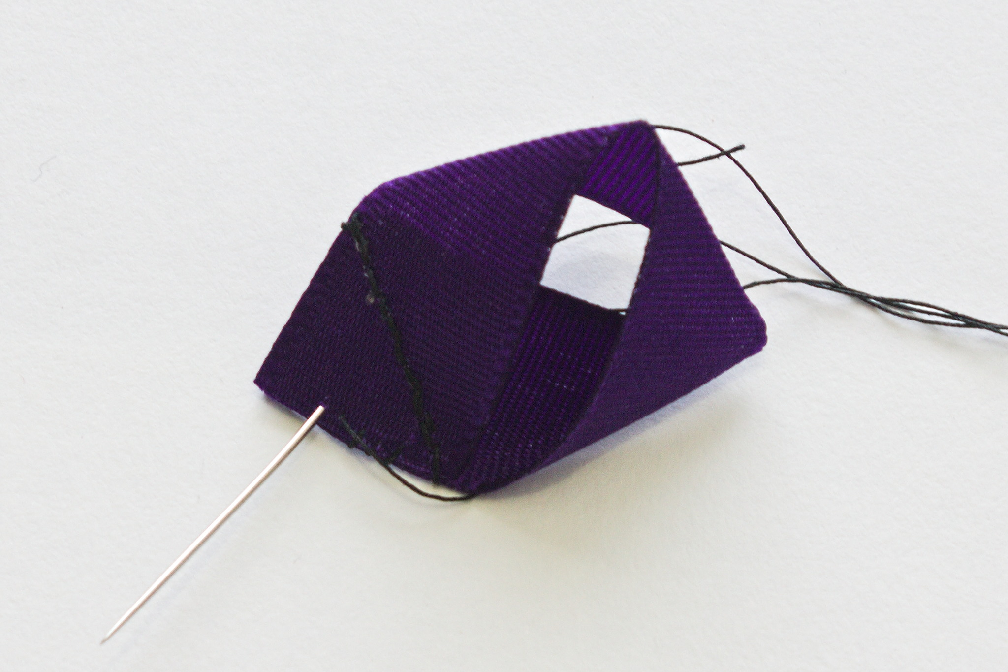 ../../../_images/0503-whipstitching_triangle.jpg
