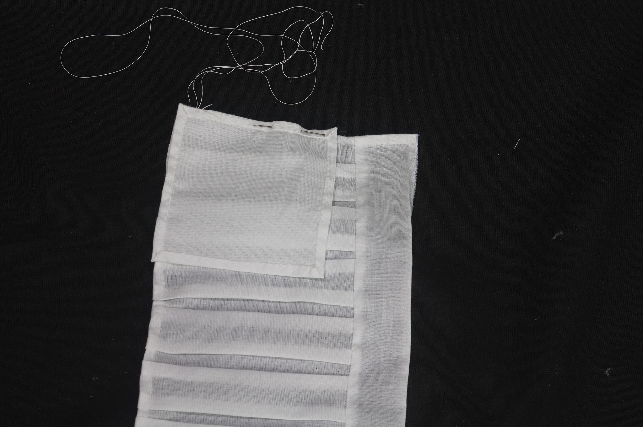 ../../../_images/0511-sewing_gusset_to_sleeve_side.jpg