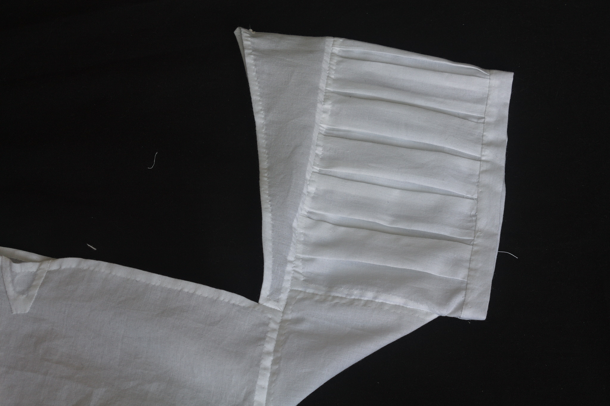 ../../../_images/0801-sewing_shoulder_strap_to_body.jpg