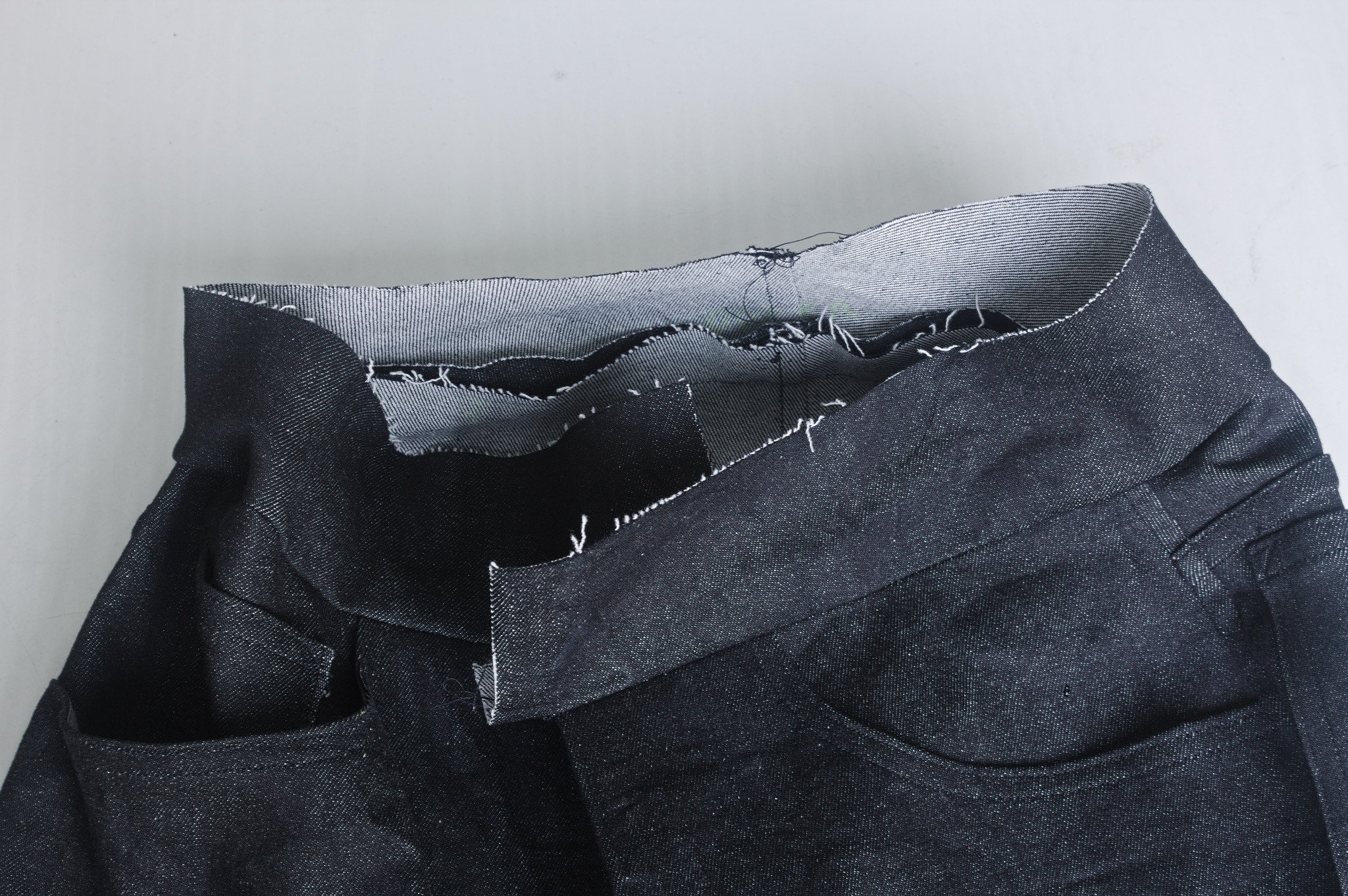 ../../../_images/0a01-sewn_waistband_outer.jpg