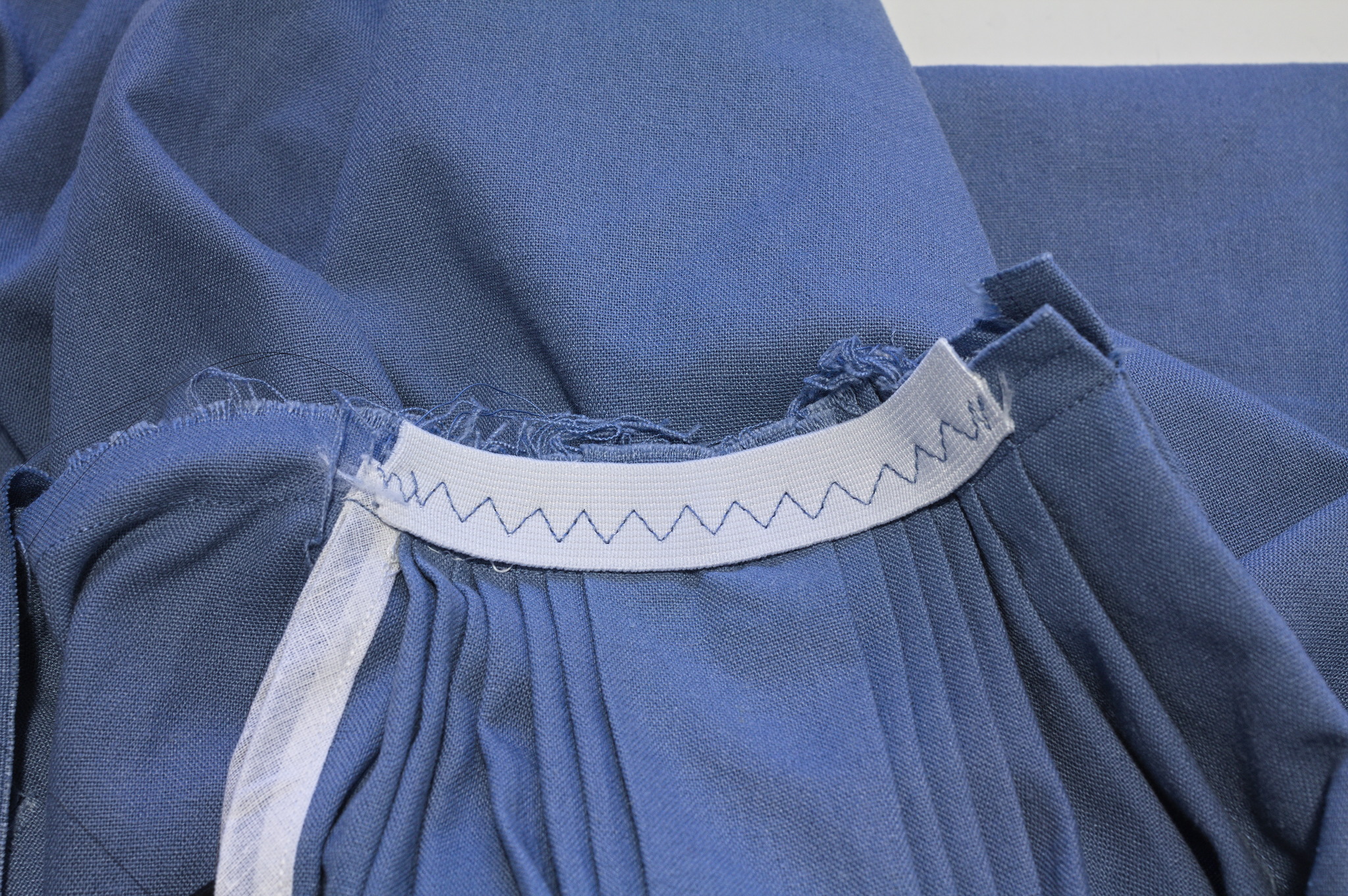 ../../../_images/19a-elastic_in_the_waistband.jpg