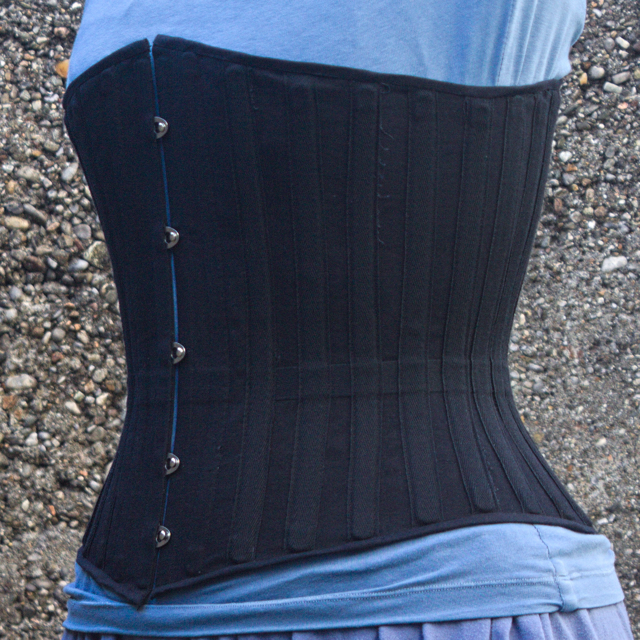 ../../../_images/corset_34_front.jpg
