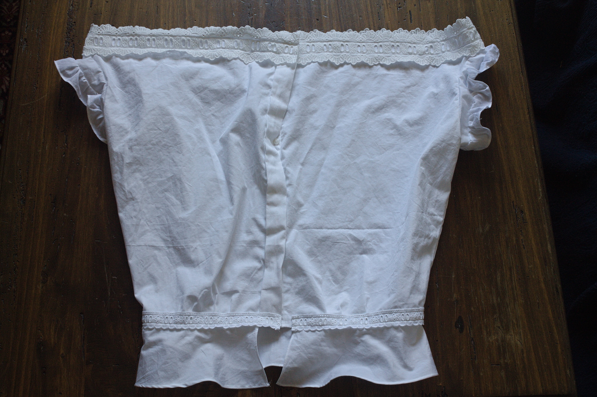 ../../../_images/corset_cover_without_ribbon.jpg
