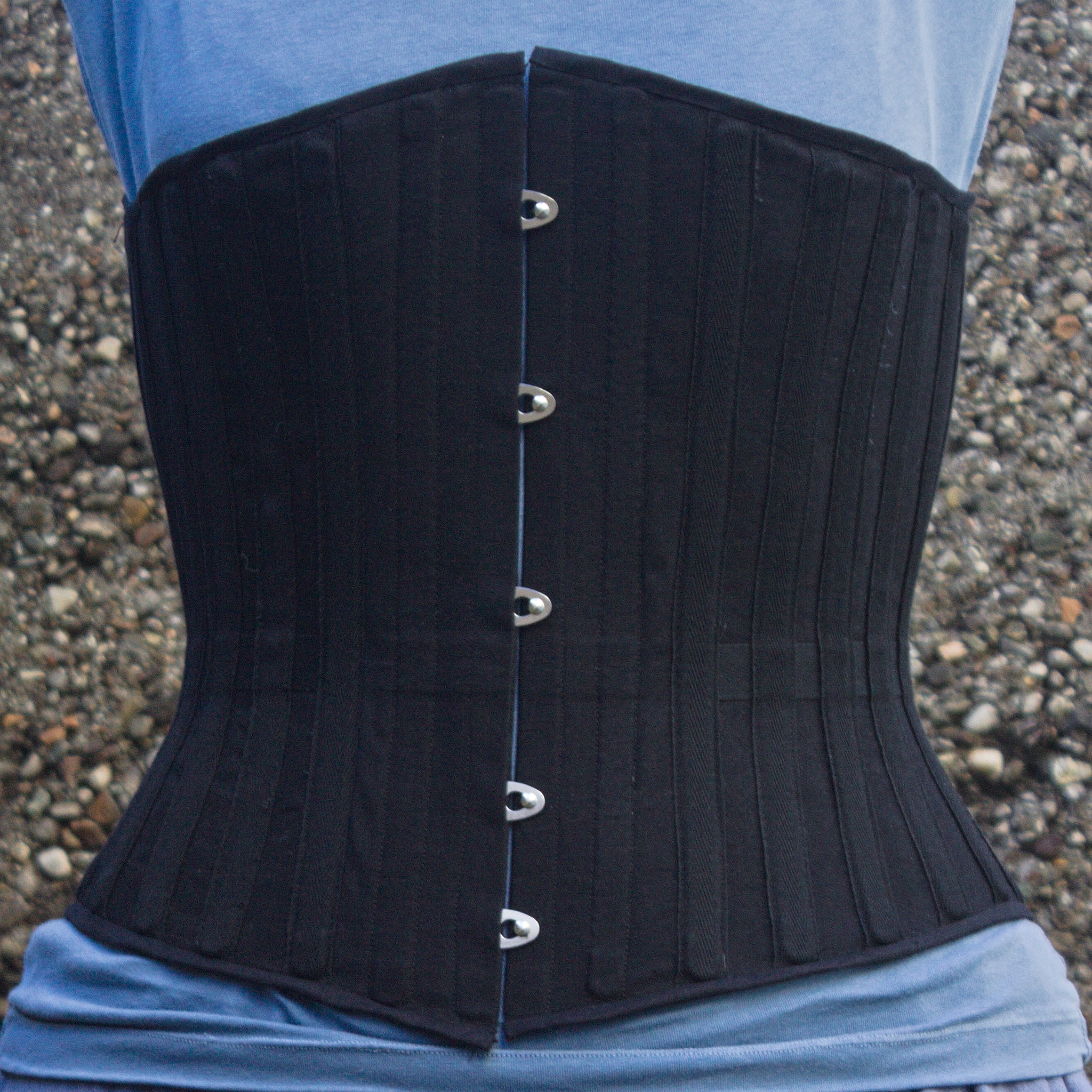 ../../../_images/corset_front.jpg