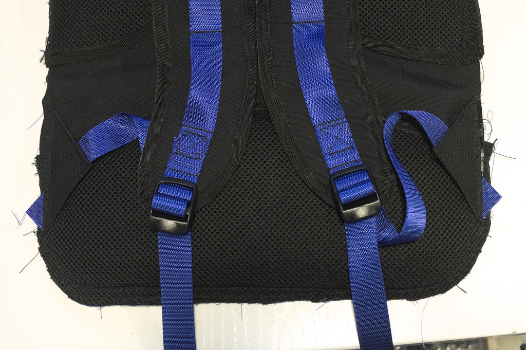 ../../../_images/m24-attached_strap_triangles.jpg